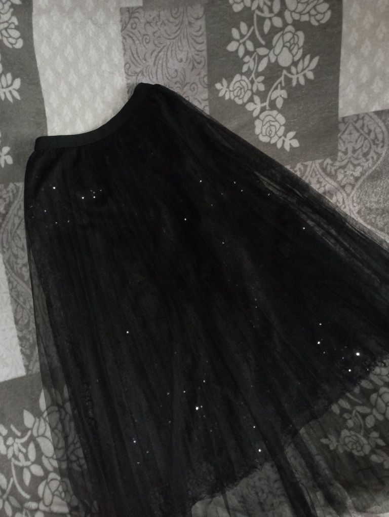 женская плиссированная черная юбка