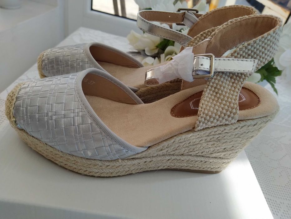 Sapatos cinzentos prateados - Número 37 - NOVOS!