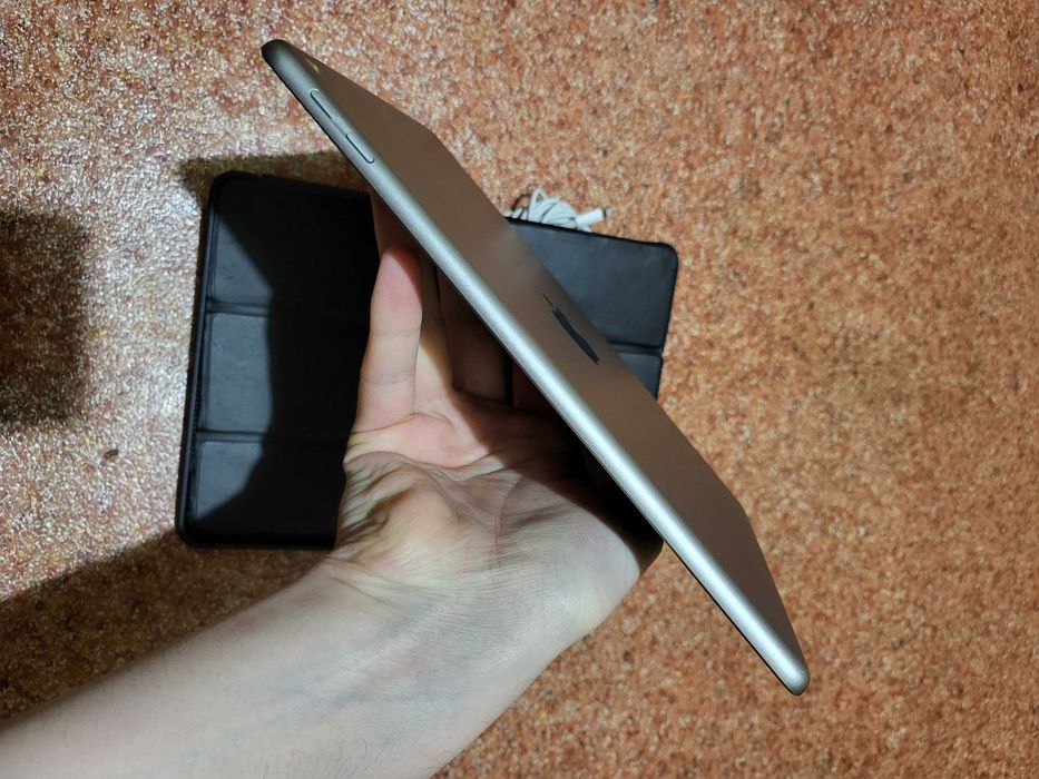 iPad 9.7" 2018 6 generation планшет від Apple на 32 гб