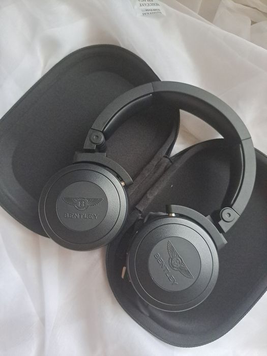 Бездротові Bluetooth-навушники Bentley A55BT. PORSCHE
Це повнорозмірні