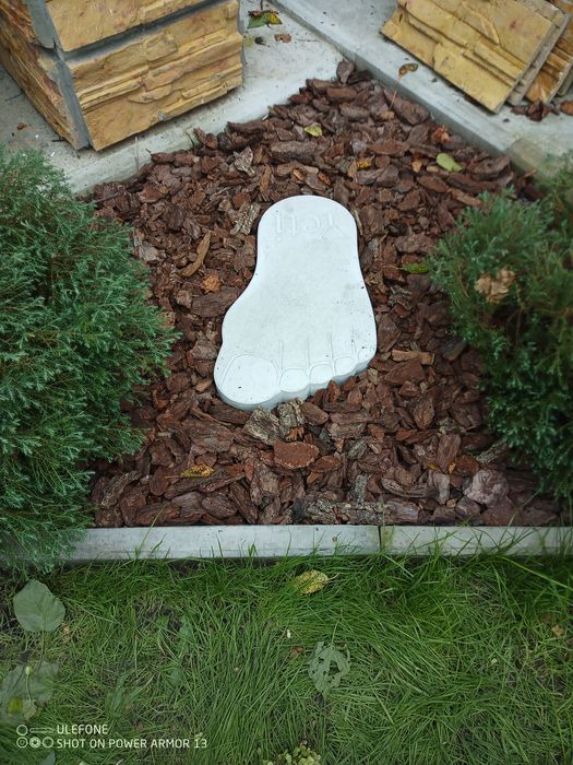 Бруківка-Стопа велетня бетона