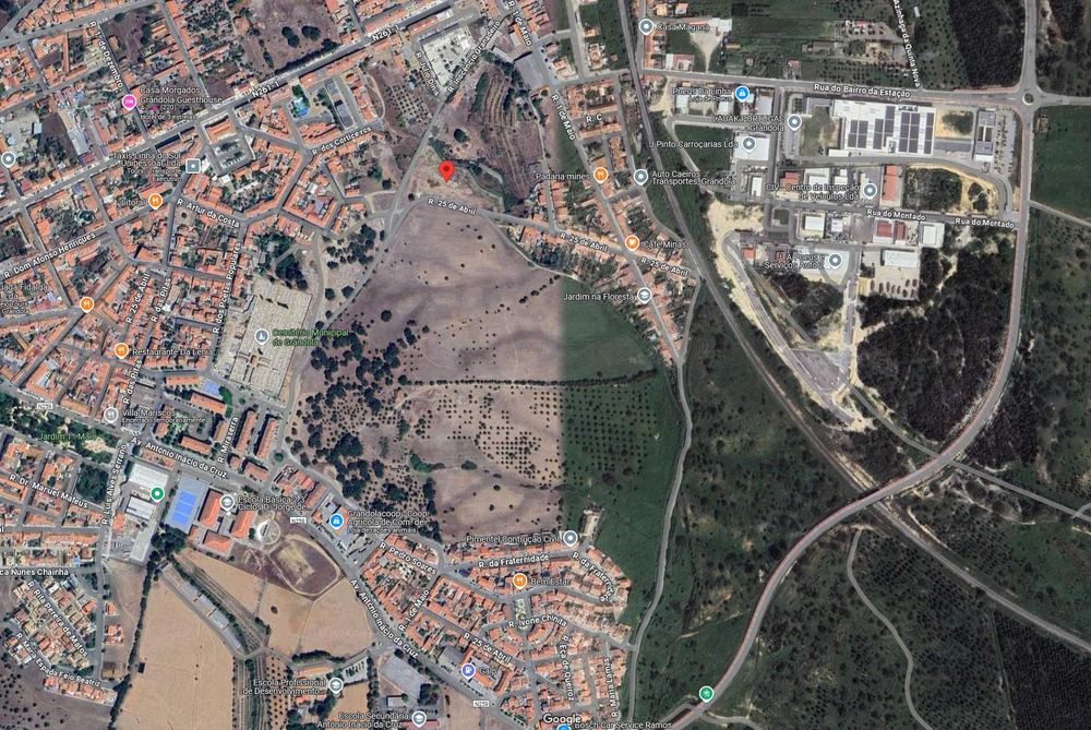 Vende-se terreno no centro de Grândola