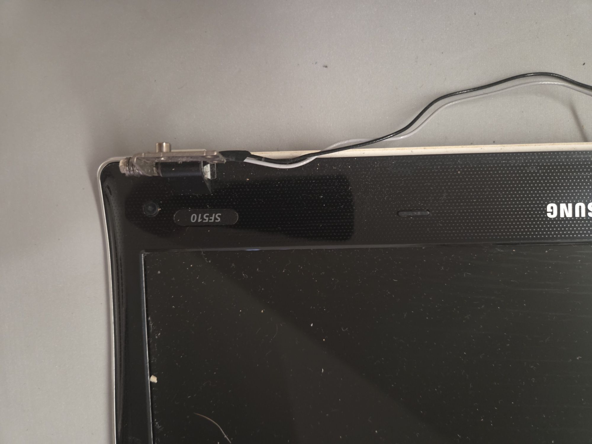 Sprzedam klapę matrycy do laptopa Samsung NP SF510