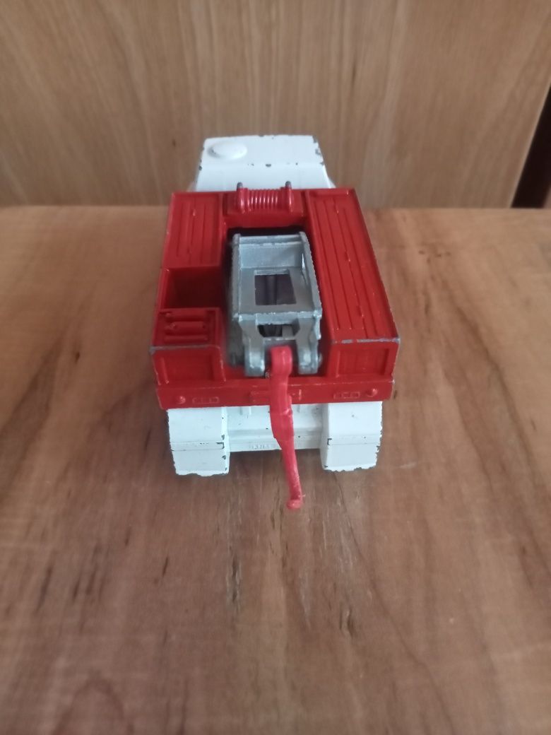 matchbox k-14,k-110 pojazd ratowniczy .