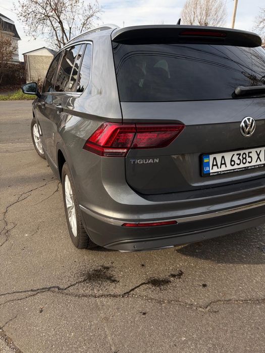 Продаж Volksvagen Tiguan 2.0 TSI AT ( 220 к.с.)  4Motion Торг