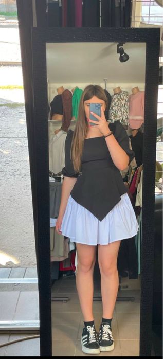 Костюм нарядный на спинке утягивается,также платье нарядное