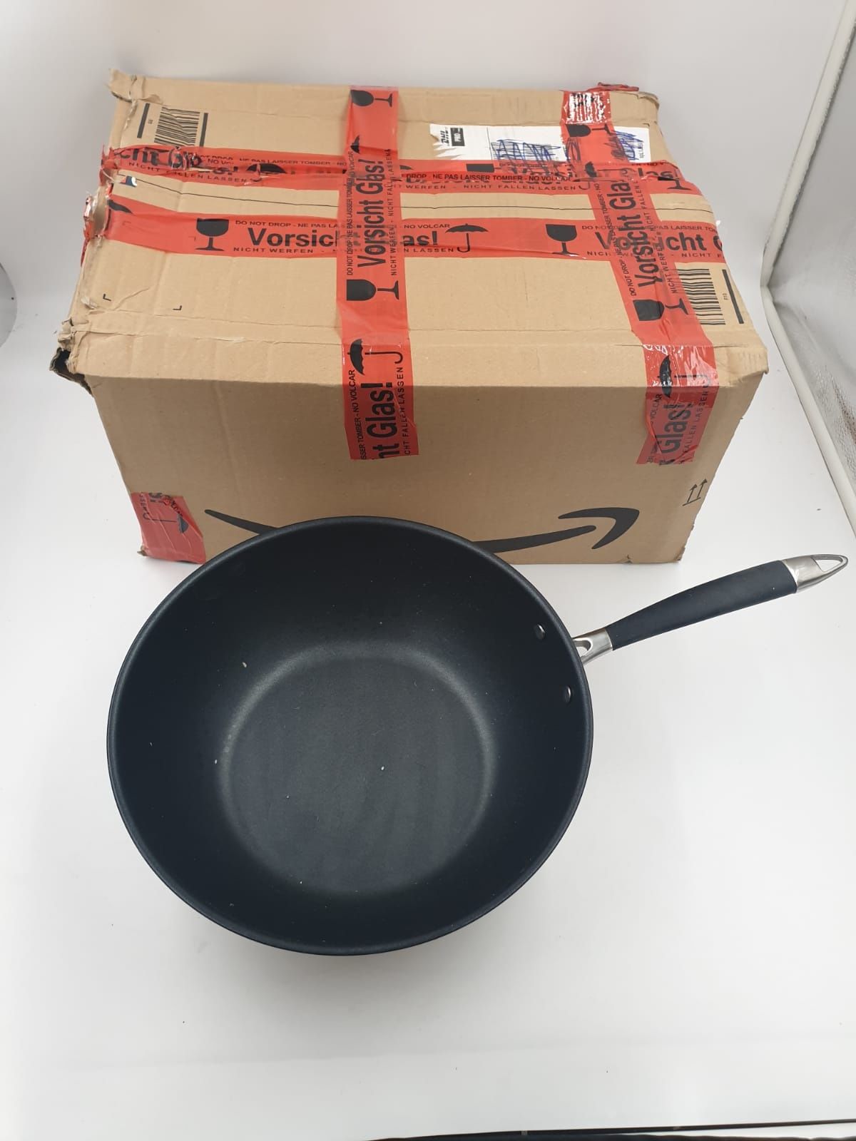 Patelnia typu wok 28 cm Amazon Basics