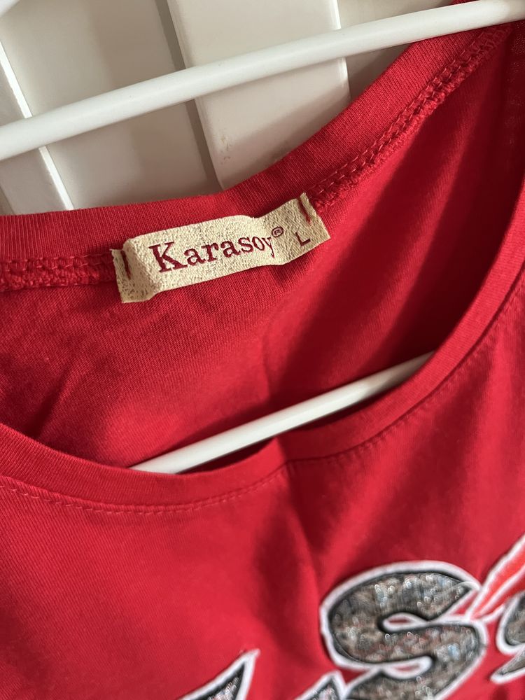 T-shirt damski Kiss ze zdobieniami