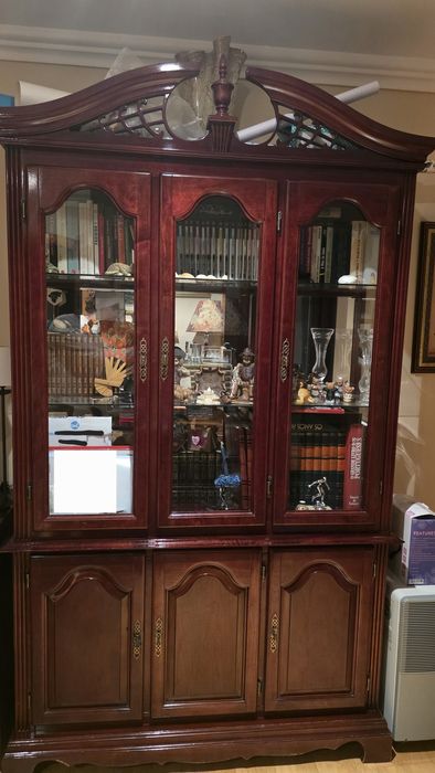 Vitrine / Aparador de madeira