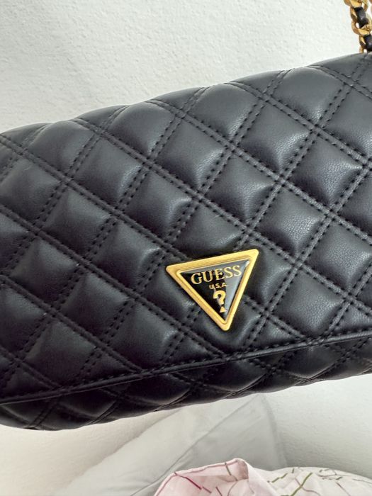 Mala preta da Guess - quase nunca usada - envio por ctt - mnsg privada