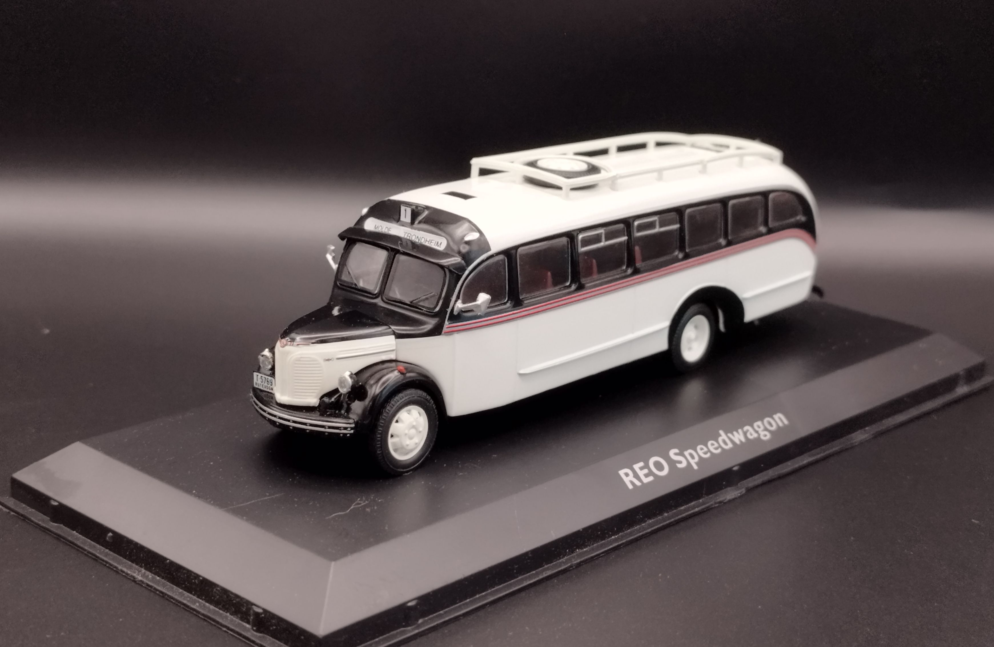 1:72 Atlas BUS REO Speedwagon  model nowy