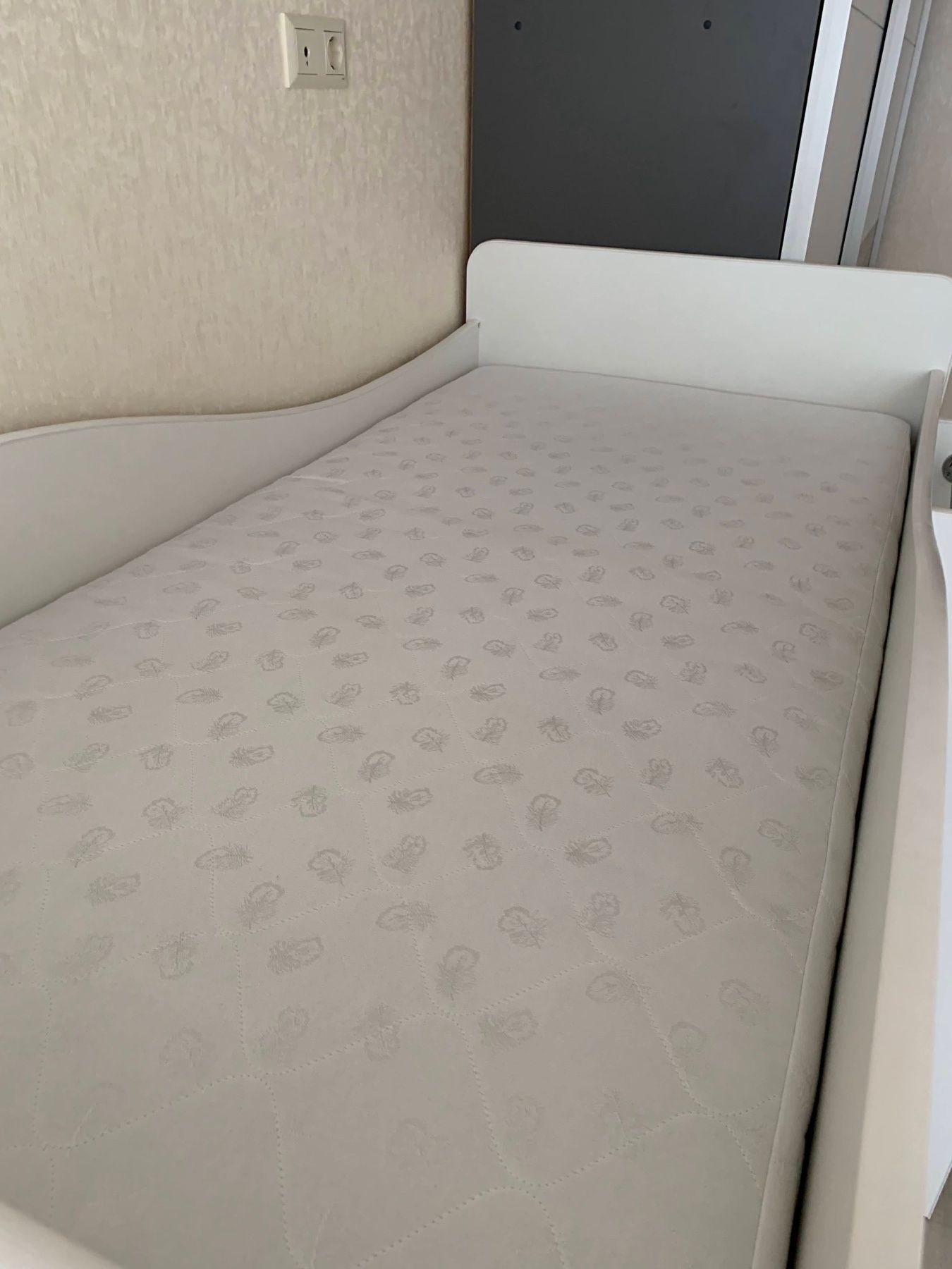 Двухярусная  кровать с матрасами