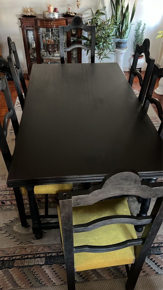 Conjunto de Mesa + 6 Cadeiras + Móvel em Madeira Maciça
