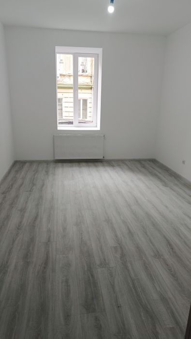 Продається 3 км квартира з капітальним ремонтом в центрі