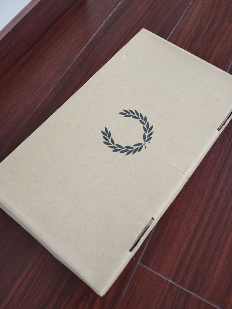 Оригінальне взуття Fred Perry в гарному стані