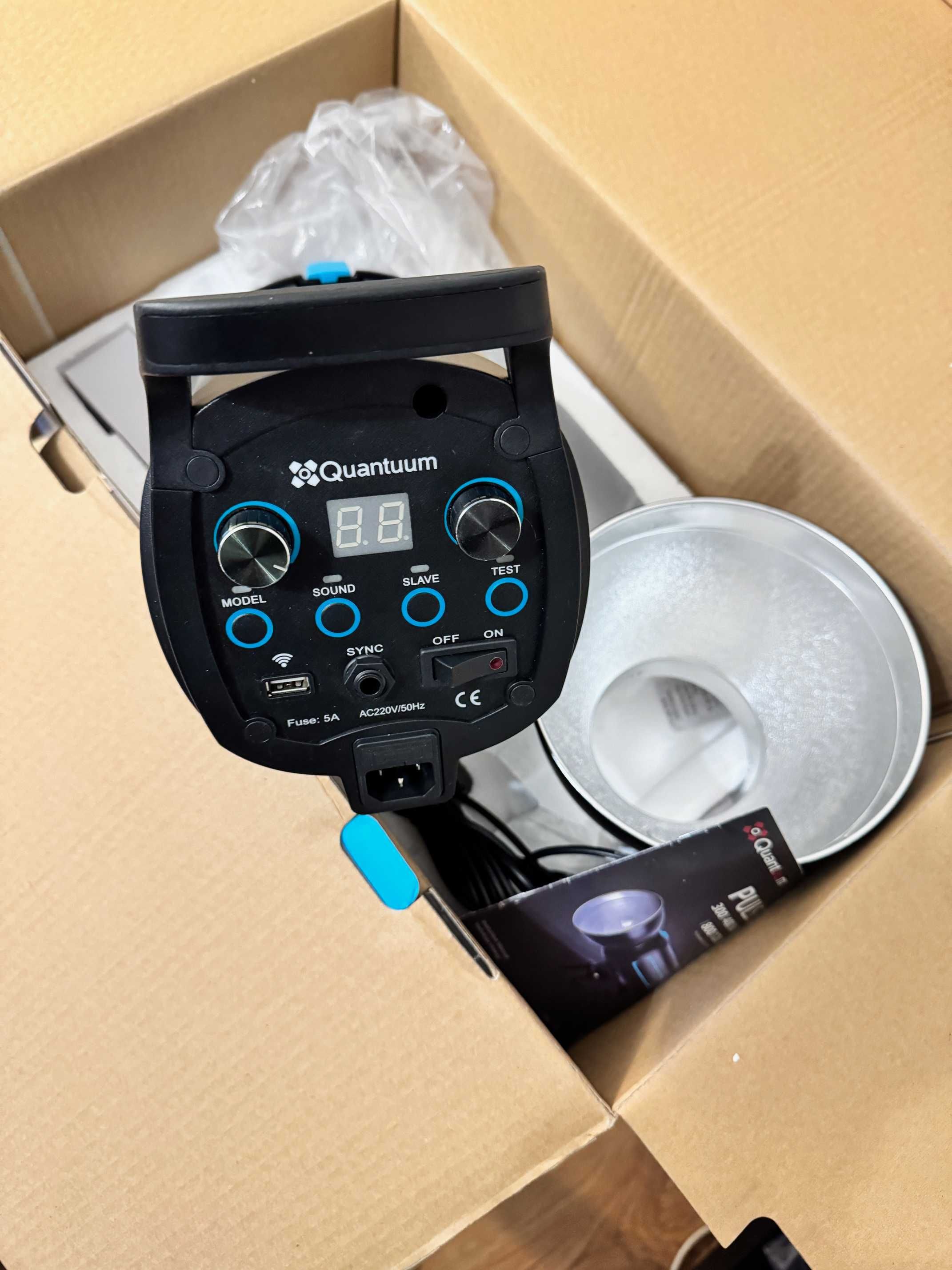Lampa studyjna Quantuum Quadralite Pulse 300 mocowanie Bowens