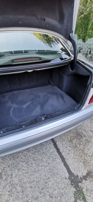 Мерседес 210.    2.2 д