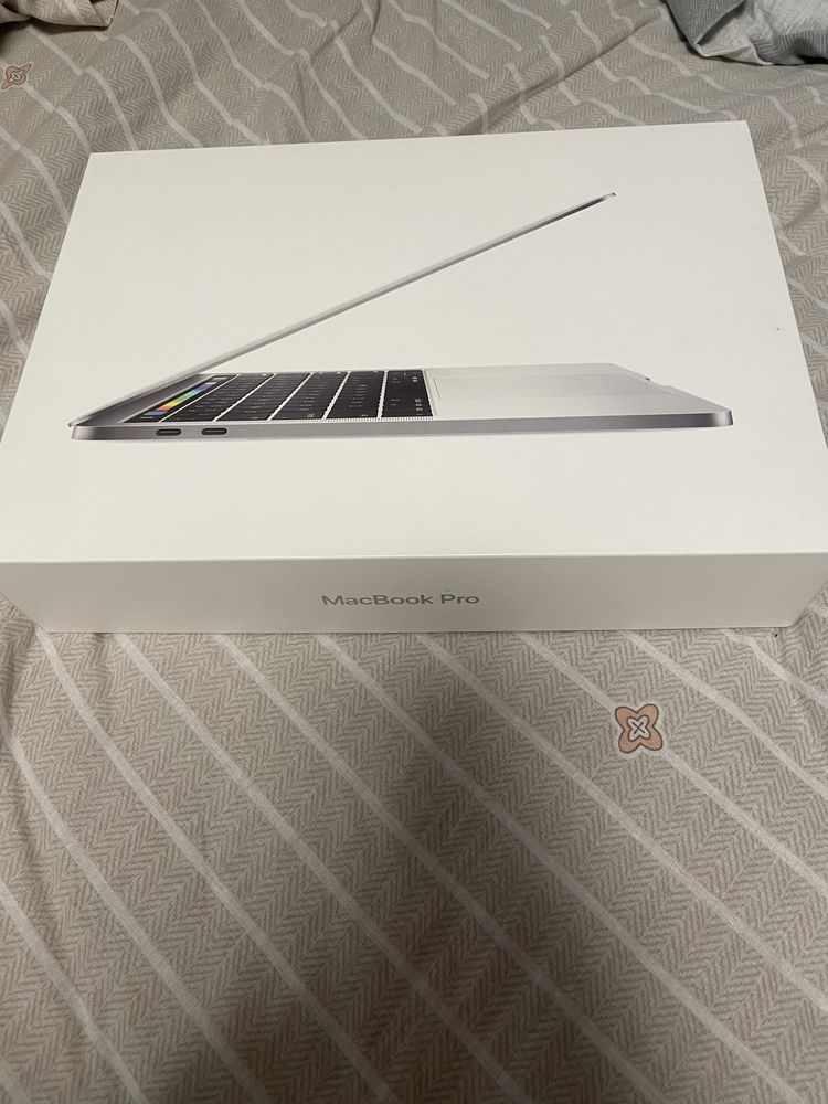 MacBook Pro ідеальний стан (15,13-inch Touch Bar и Touch ID)2018,2019