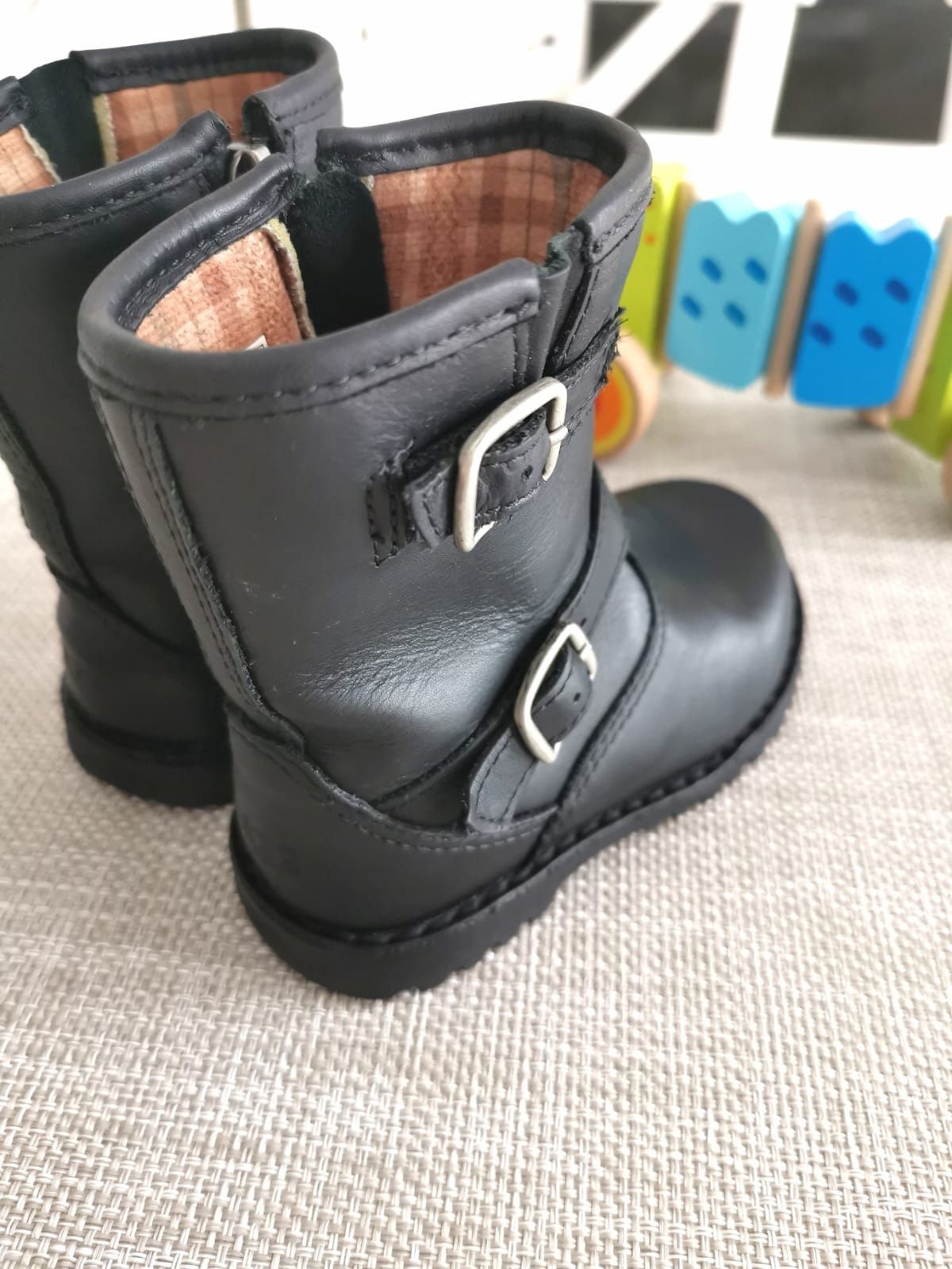 Ugg Australia Harwell cudne kozaczki ze skóry naturalnej