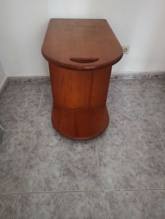 Móvel bar com rodas.