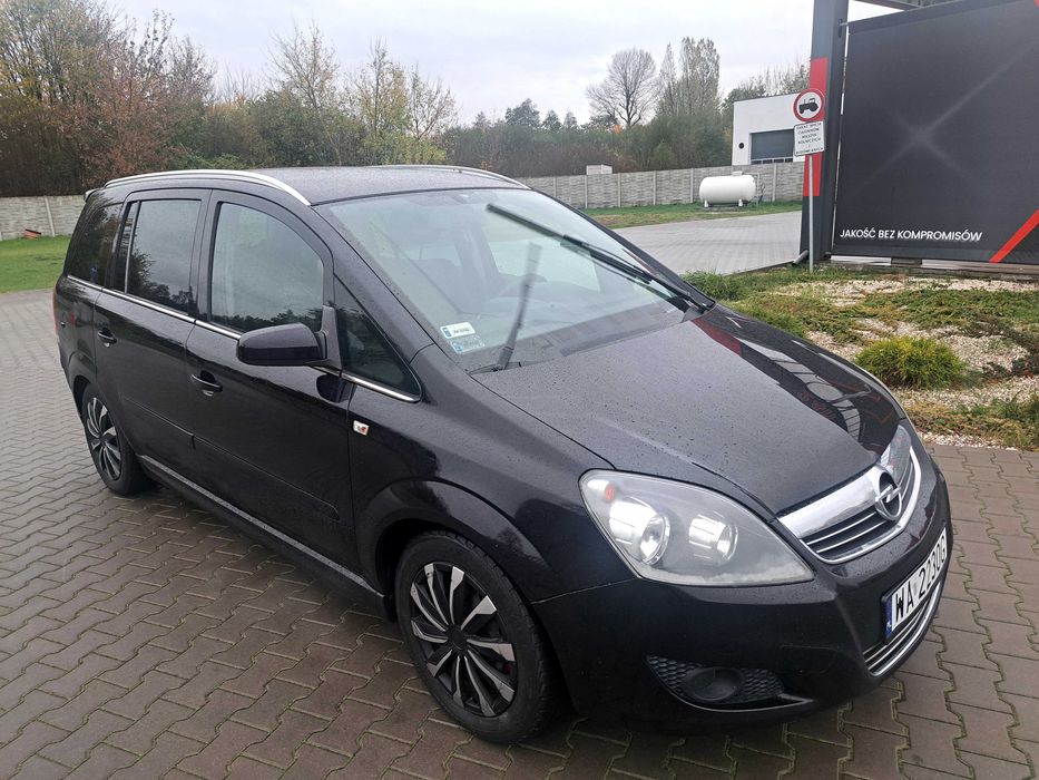 Opel zafira b OPC lift 2008 rok 1.8 140 km navigacja start stop hak