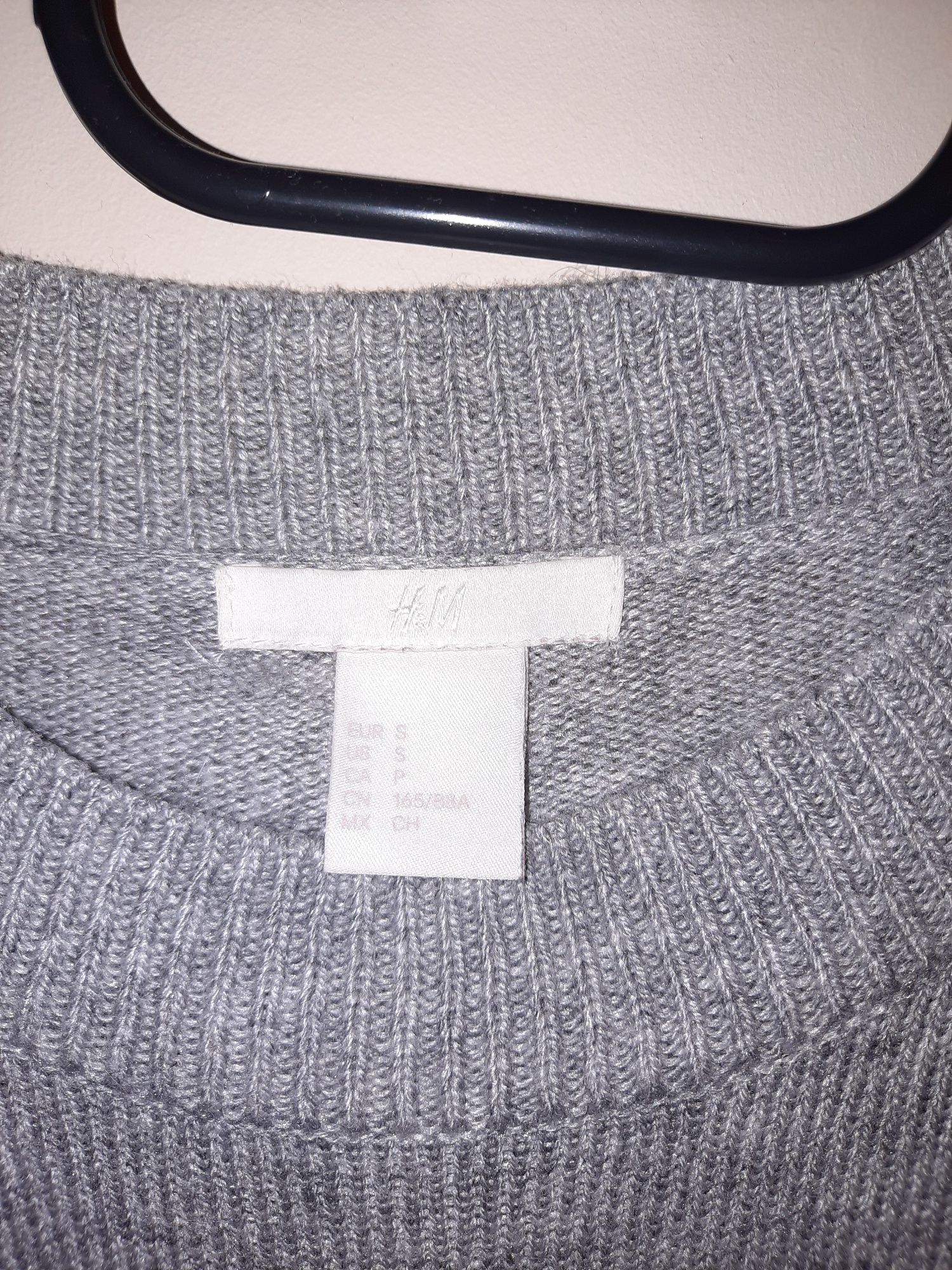 Szary sweterek świąteczny M z mopsem, cekiny, H&M