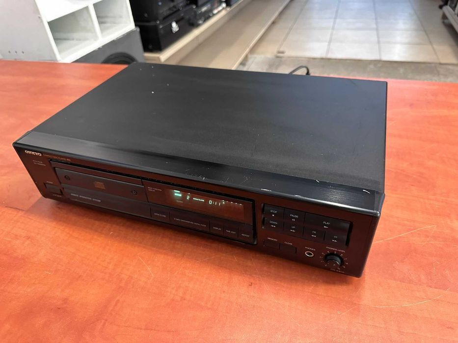 Odtwarzacz CD Onkyo DX-6810