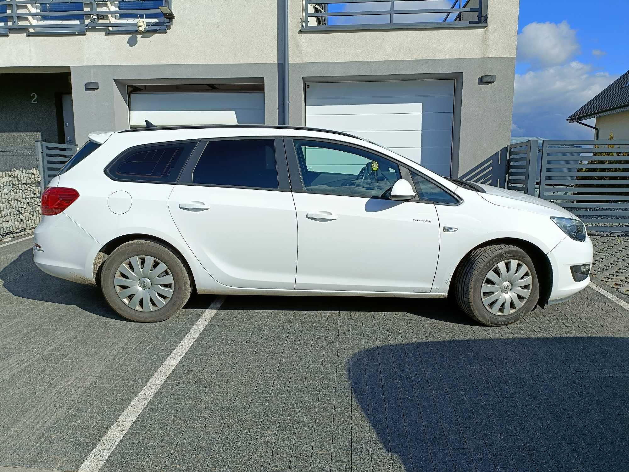 Opel Astra kombi hak 1.6 cdti