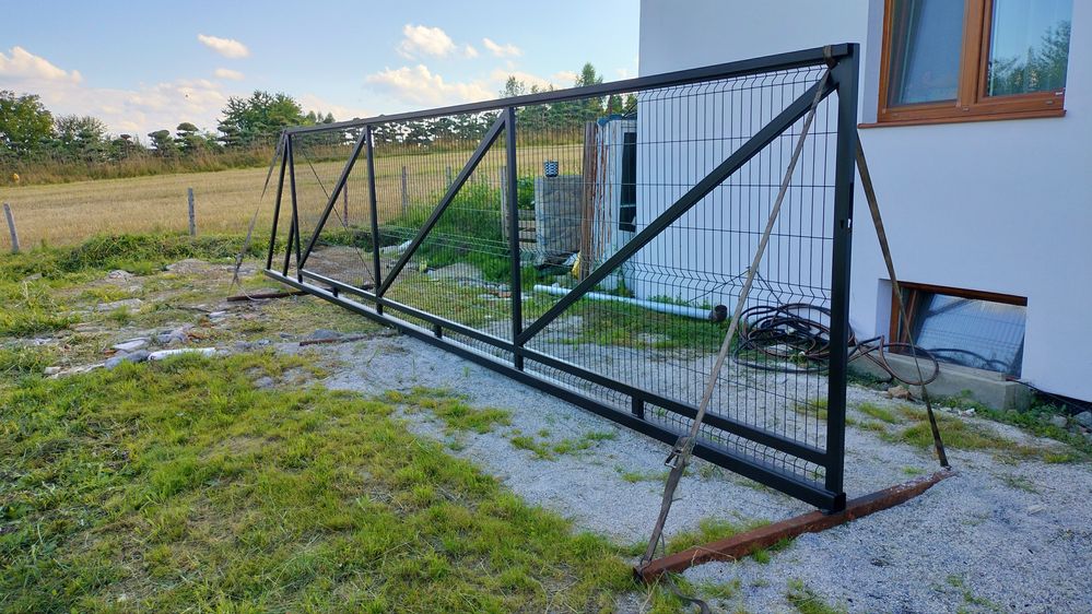 Brama przesuwna surowa
