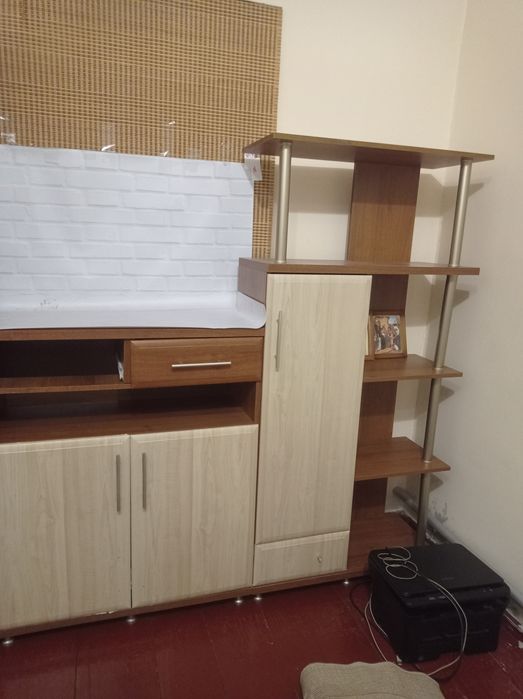 Продам стінку, з поличками та висувними шуфлядами.