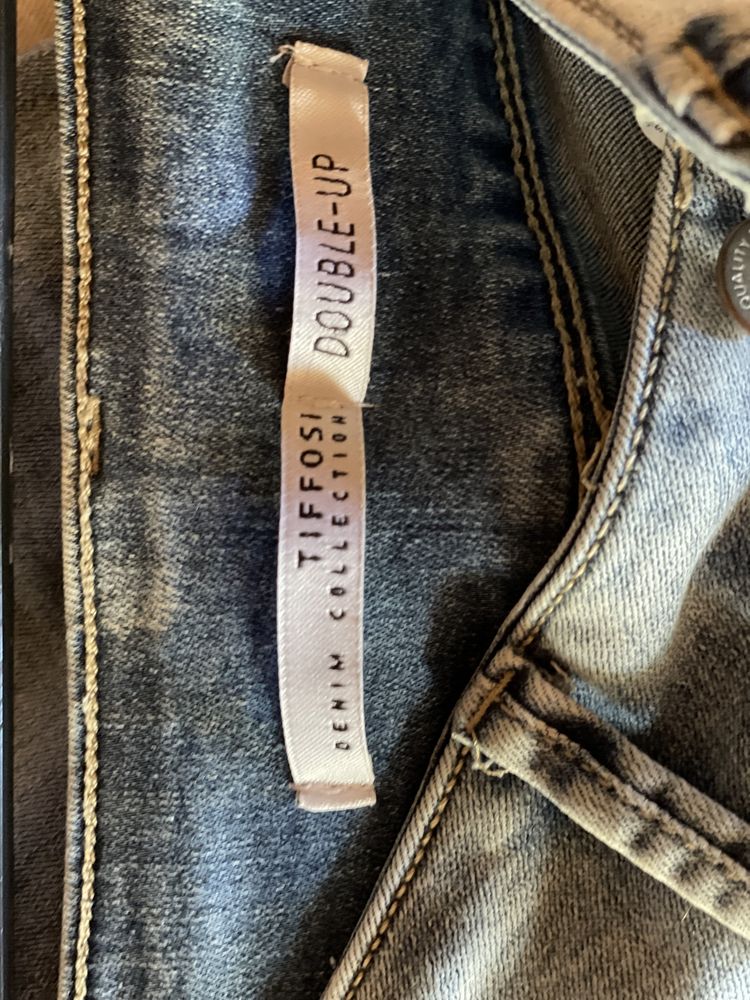 Jeans com rasgões Tiffosi