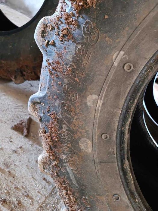 Pneus tractor R28 + R38 (medidas na descrição)