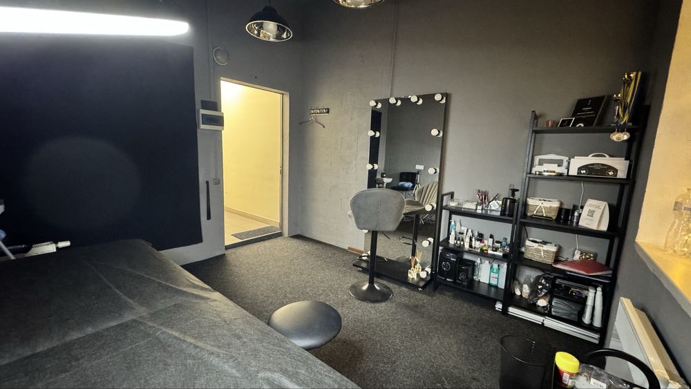 Здаю робоче місце  3500 грн