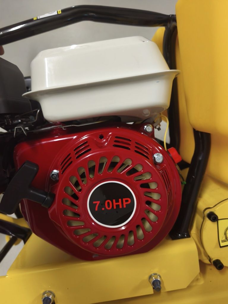 Placa compactadora Vibratória 65kg com tapete
