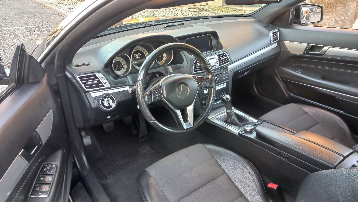 Mercedes-Benz E 200 CGI Turbo Blue Efficiency Caixa Manual
