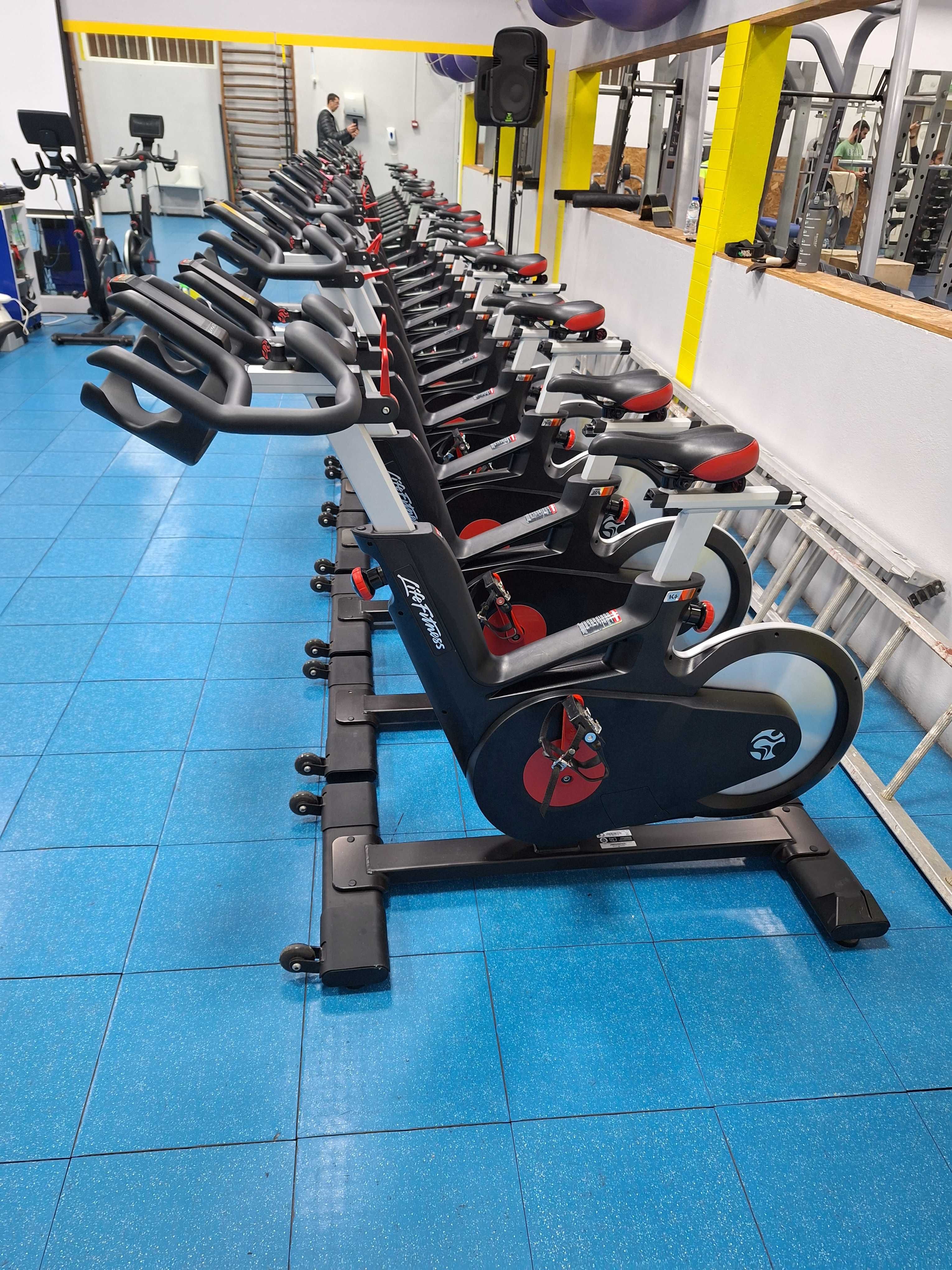 Bicicleta de Spinning life fitness ic6