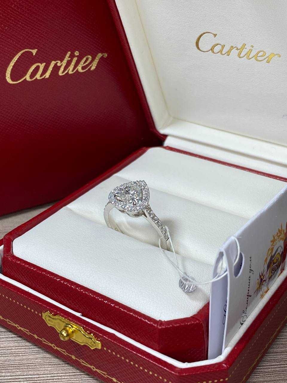 Золотое кольцо с бриллиантами Cartier.