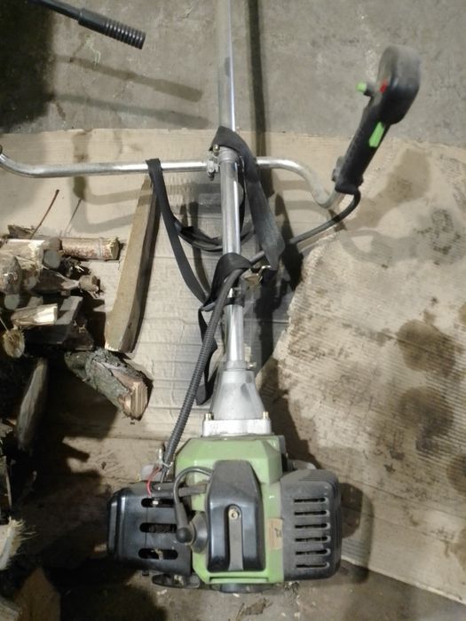 Продам бензокосу