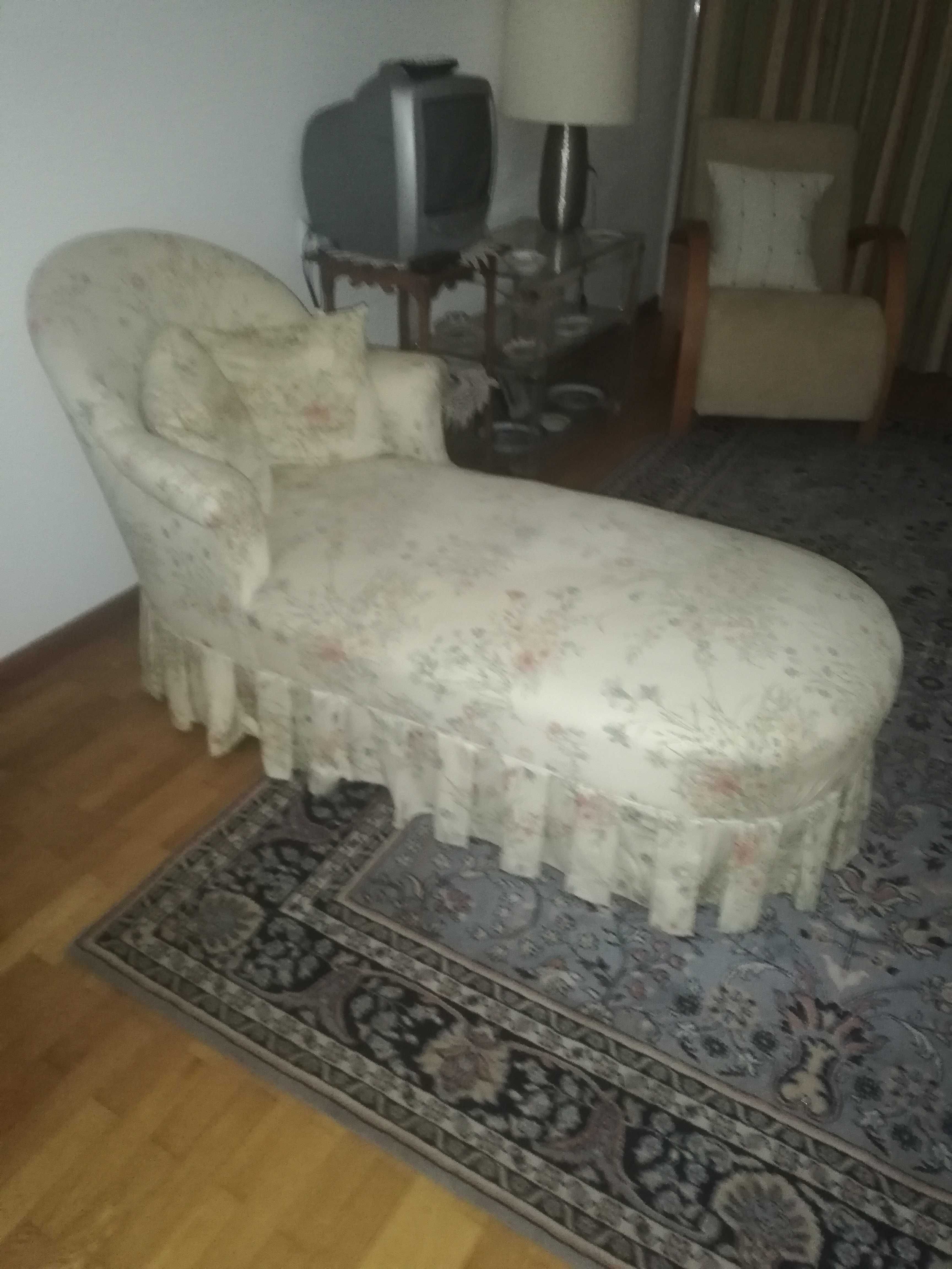 Chaise longue modelo clássico.