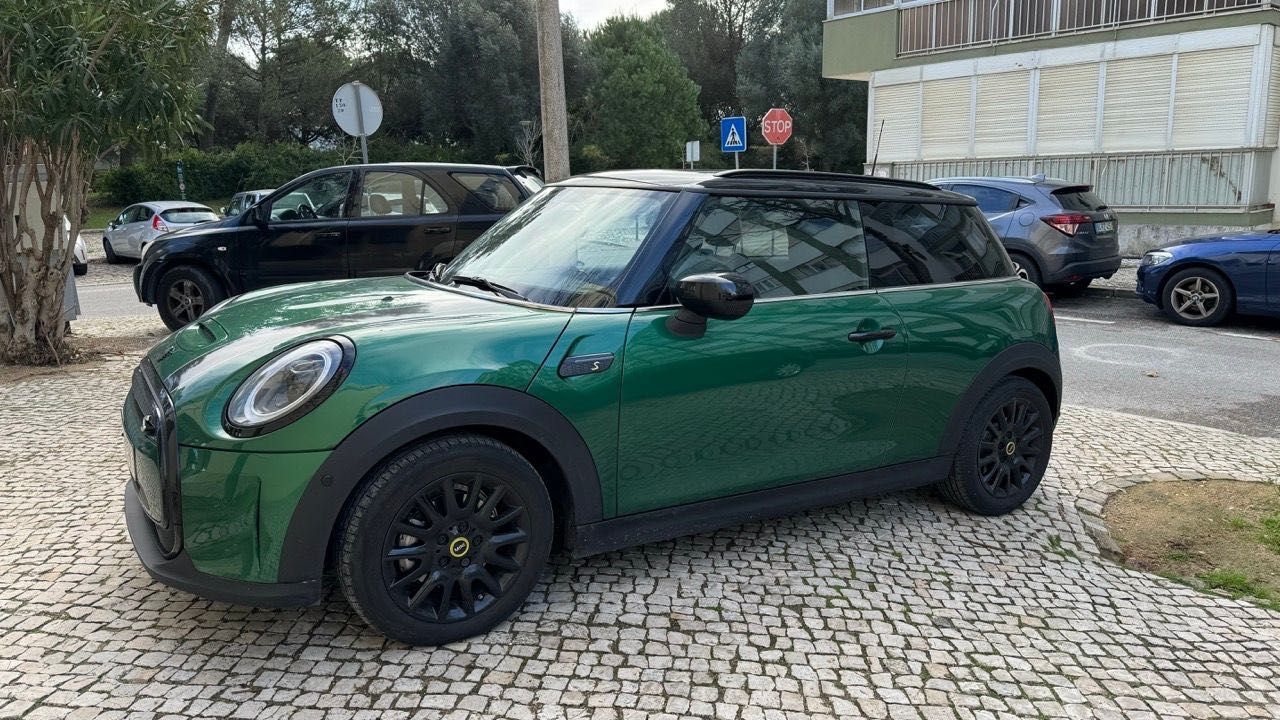 Mini Cooper SE (100% elétrico) em muito bom estado