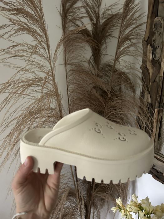 Beżowe klapki damskie Gucci Crocs platformy buty gumowe 38/39 NOWE