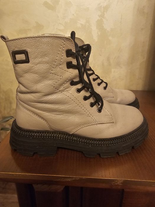 Бежеві зимові черевики