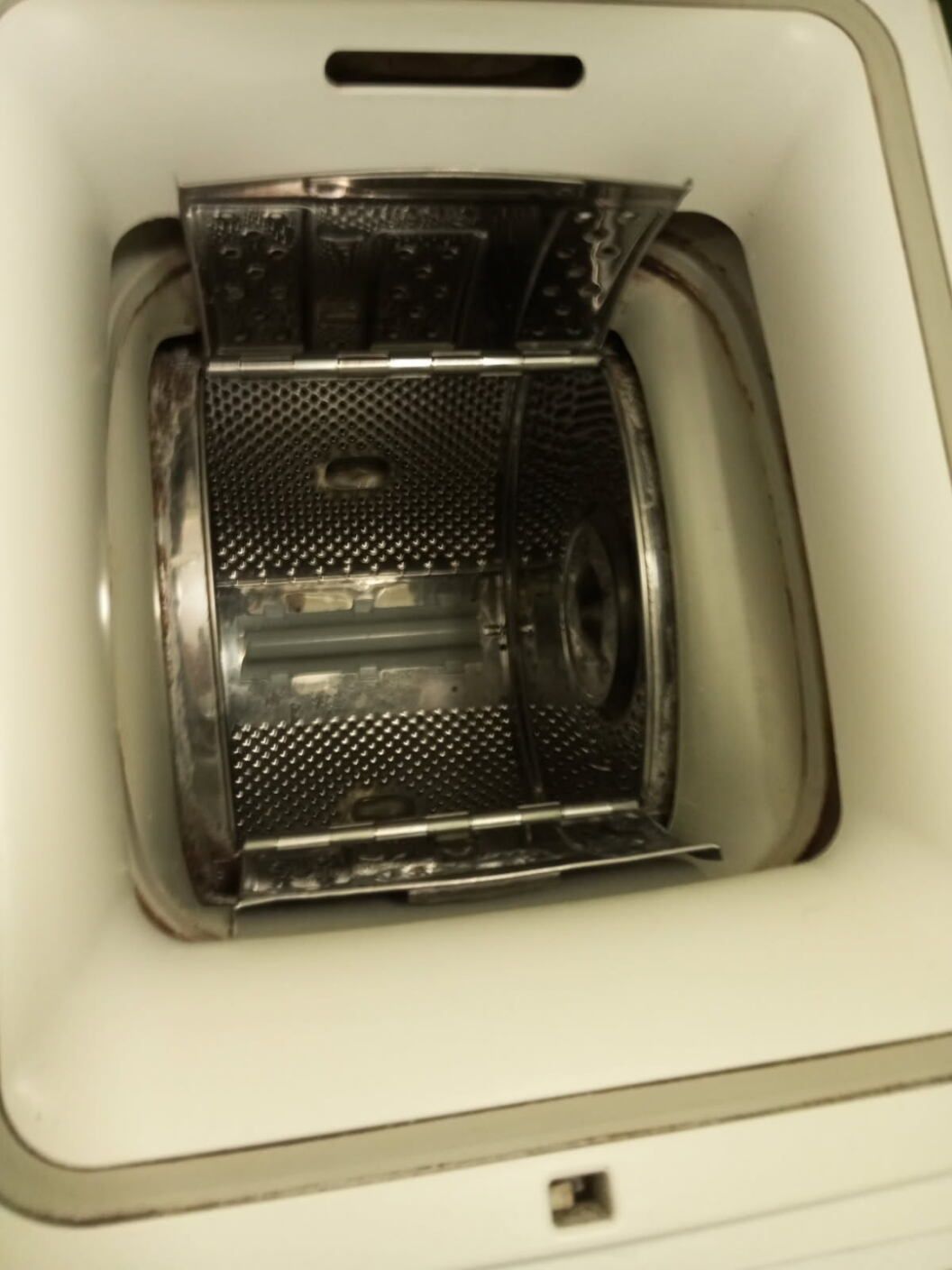 Pralka Whirlpool 40cm sprawna, urwana klapa do naprawy