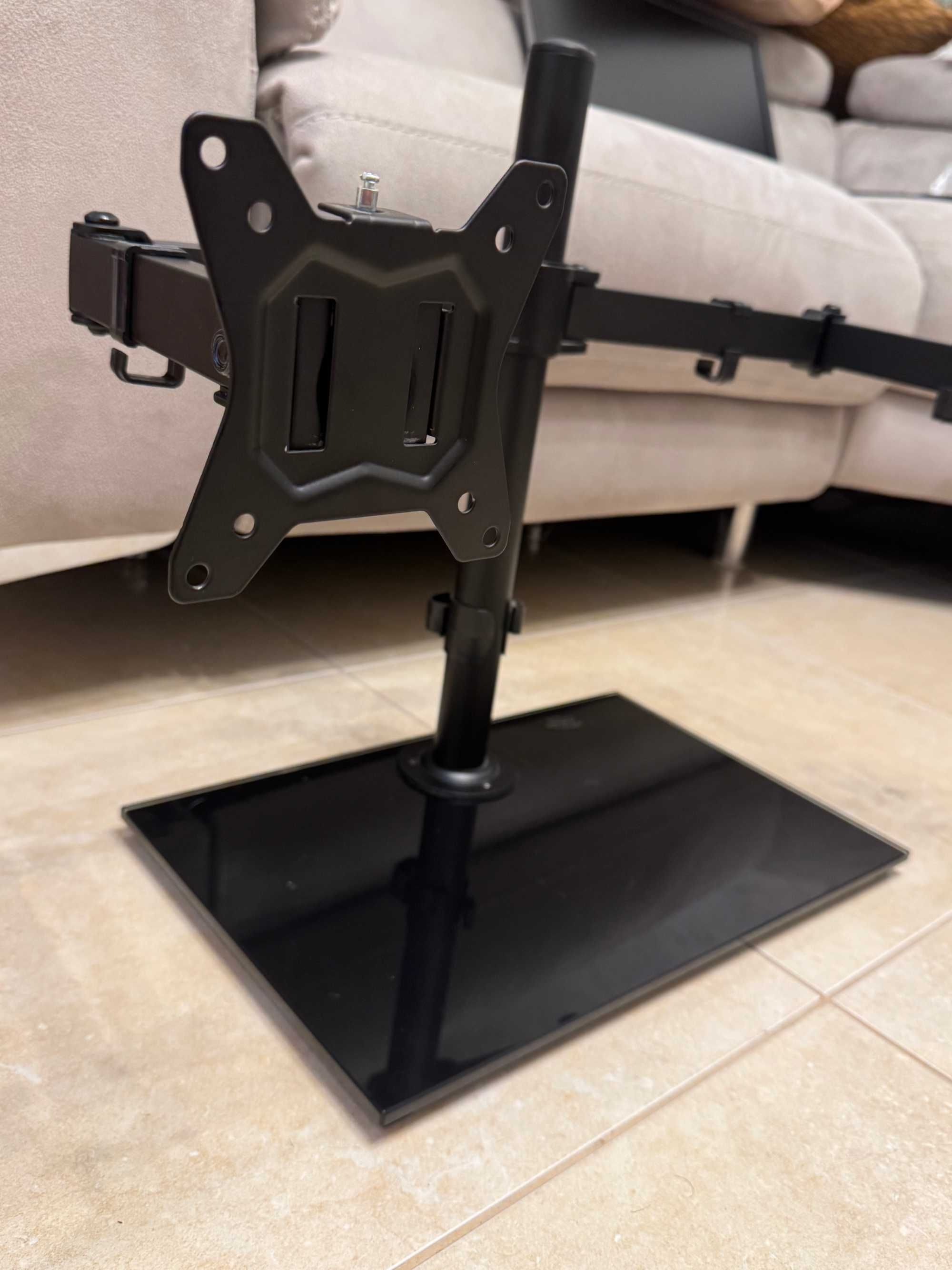 2 Monitores + Suporte com Base em Vidro – Pack 60€