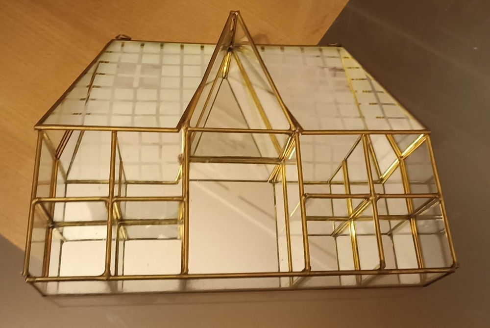 Prateleira para bibelots em espelho