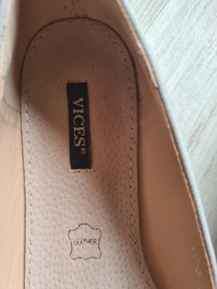 Półbuty z wyszytym Ananasem r.38(24.5cm)