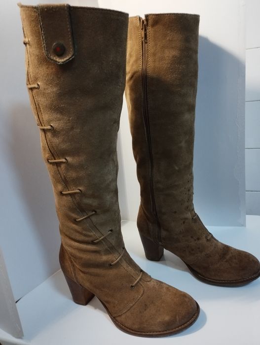 Botas da marca Cubanas em pele.