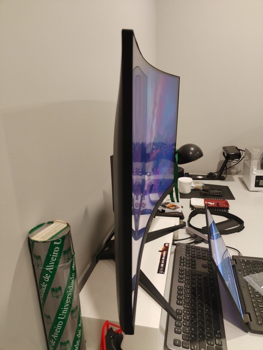 Monitor Curvo Gaming AOC 31.5'' - 0.5 ms - 240 Hz