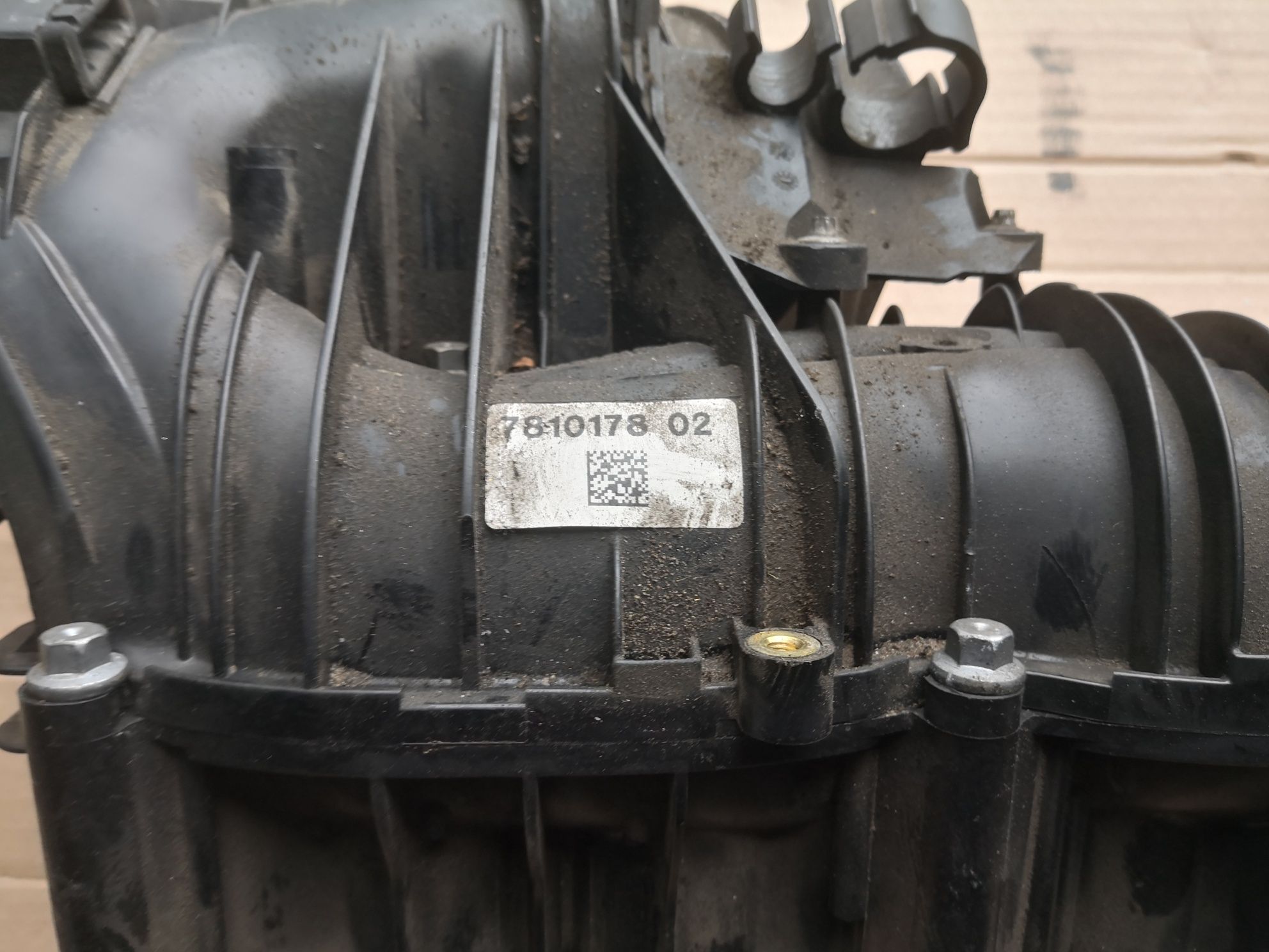 Kolektor ssący BMW N47D20A z klapkami i przepustnicą e90 e87 e60