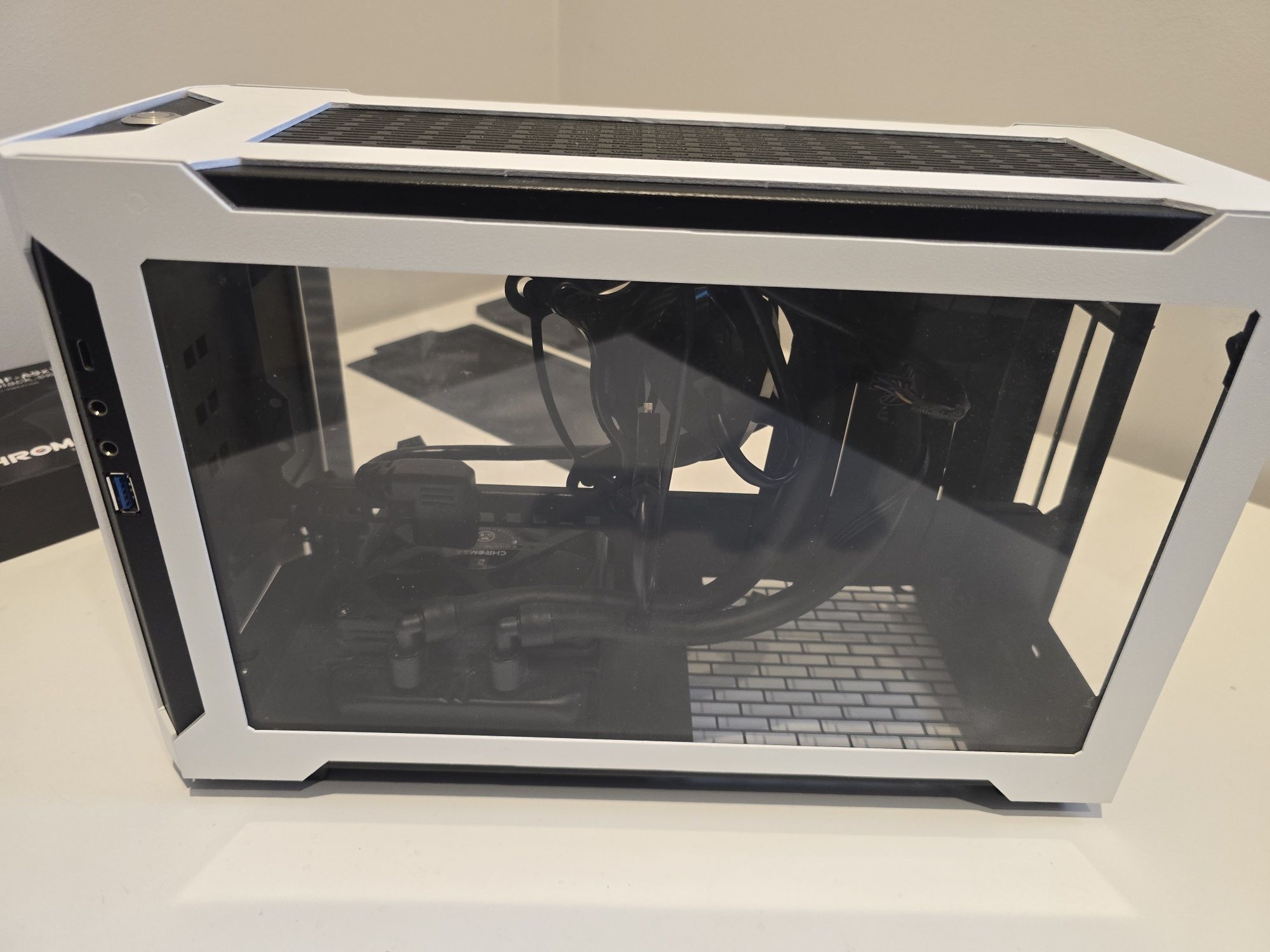 Obudowa SFF Sliger SM550 + 90mm aio